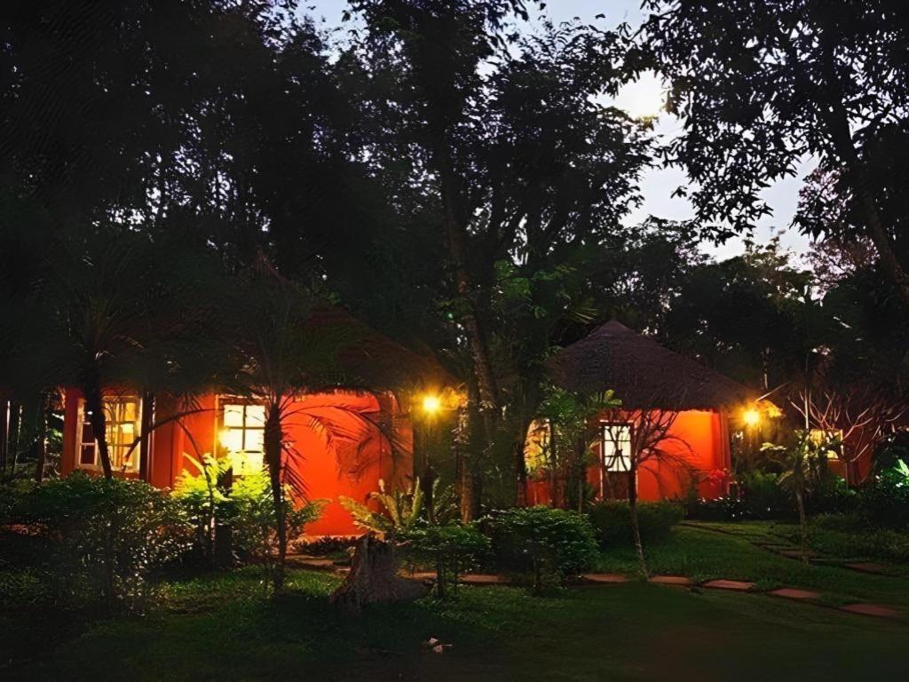 Natural Park Resort De Wang Thong Фитсанулок Екстериор снимка