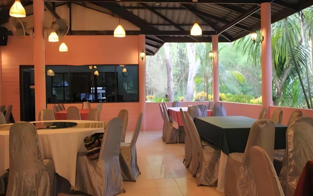 Natural Park Resort De Wang Thong Фитсанулок Екстериор снимка