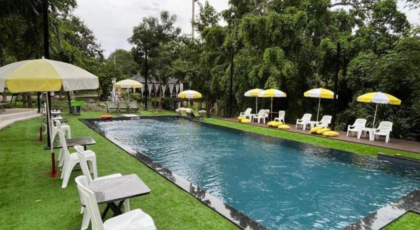 Natural Park Resort De Wang Thong Фитсанулок Екстериор снимка